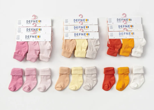 Sunrise Snuggles – Newborn Socks (0–3 months)